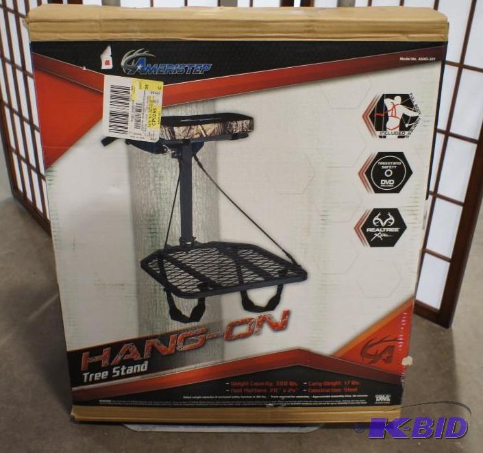 lot 4 image: New Ameri-Step Deluxe Hang-On Tree Stand - Mo...