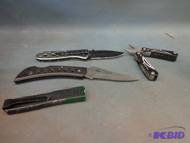 lot 101 image: Smith & Wesson Folding Knife   8" lo...