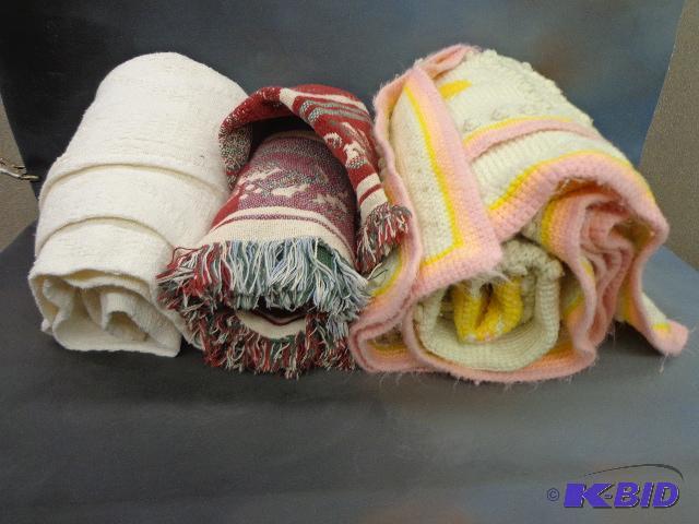 lot 25 image: 3 Knit Blankets   Nice condition ...
