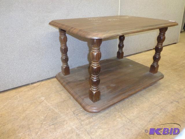 lot 29 image: Wooden End Table   20 X 28 X 18  Good shape ...