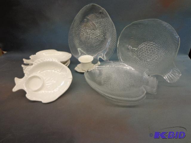 lot 45 image: Fish Shaped Dishes   6 large plates  4 small ...