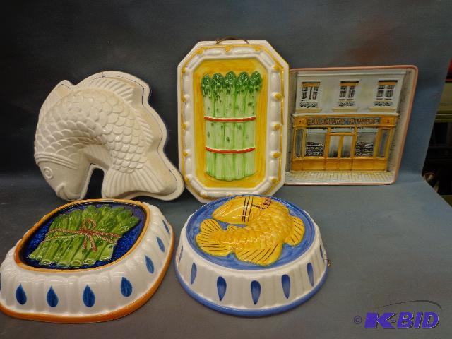 lot 93 image: Serving Trays and Wall Hangings   Trays are 9...