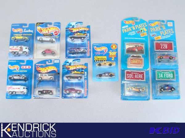 lot 18 image: 18 Vintage MINT ON CARD Hot Wheels Park n Plates, 2-Packs, and Micro Park n Plates