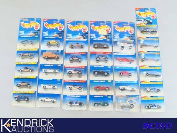 lot 38 image: 31 Vintage MINT ON CARD 1995-1997 Hot Wheels