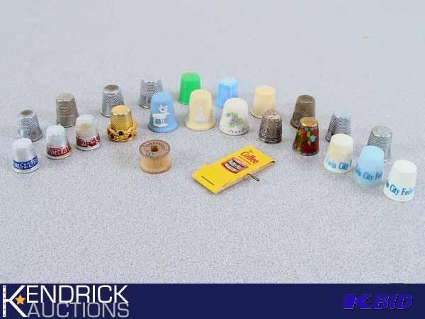 lot 49 image: Lot of 22 Vintage Collectible Thimbles