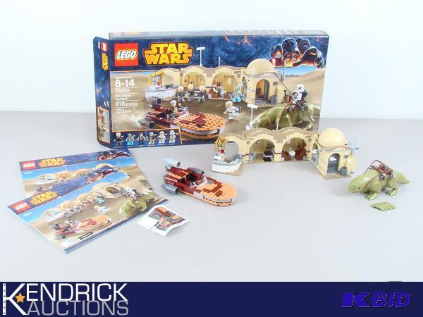 lot 56 image: MINT Lego Star Wars Mos Eisley Cantina 75052 Set