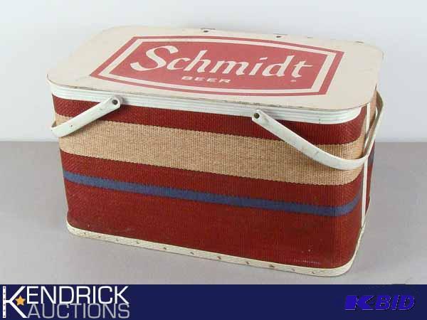 lot 6 image: Large Vintage Schmidt Beer Picnic Basket