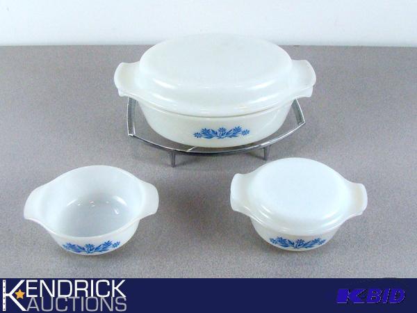 lot 76 image: 3 Vintage Fire King Baking Dishes