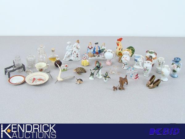lot 85 image: Lot of Vintage Collectible Figurines