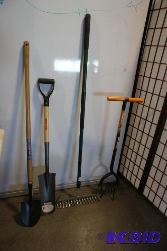 lot 17 image: Lot of Garden Tools - Includes&nbspDrain Sp...