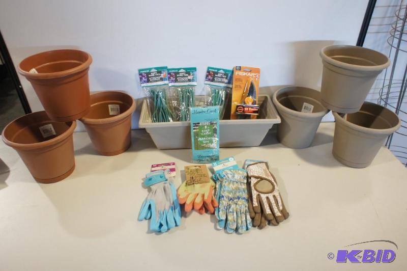 lot 26 image: Lot of 6 Round Plant Pots - 1 Rectangle Plant...