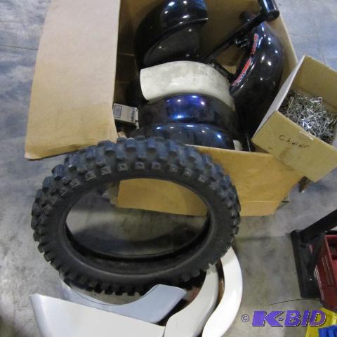 lot 128 image: Motorcycle Tire & Fenders