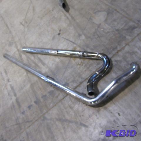 lot 21 image: Harley Exhaust Pipes