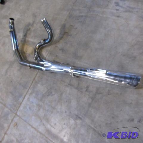 lot 22 image: Harley Exhaust Pipes