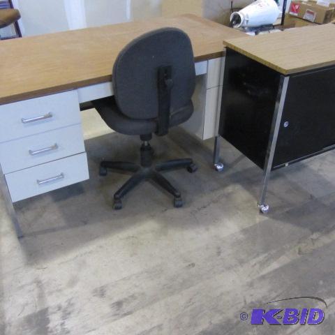 lot 68 image: Metal Office Desk, Roller Cabinet