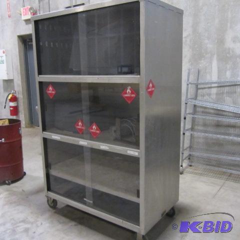 lot 7 image: Aluminum Rol-Away Cabinet