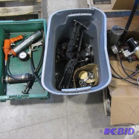 lot 75 image: Pneumatic Grease Gun, Pump