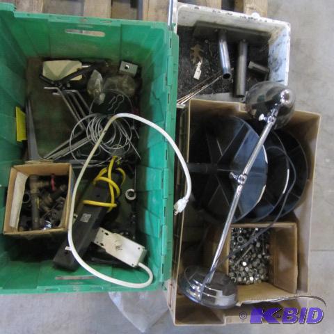 lot 86 image: Hardware, Parts Stand