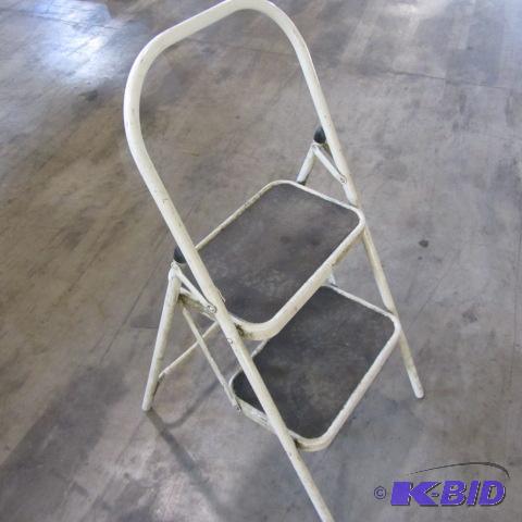 lot 99 image: Folding Step Stool