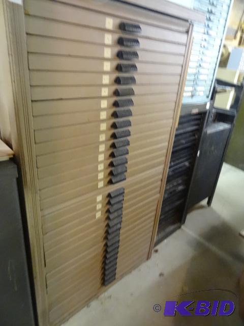 lot 11 image: Vintage Hamilton Wood Type Setter Cabinet. In...