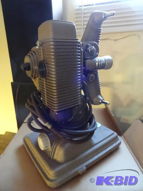 lot 123 image: Revere 85X Projector...