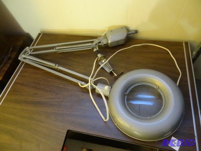 lot 151 image: Table Mount Lighted Magnifying Lense...