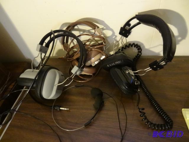 lot 164 image: 4 Pair of Stereo Head Phones...