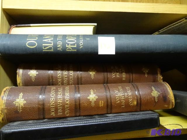 lot 183 image: Misc Vintage Books Bring Boxes....
