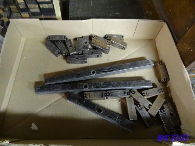 lot 22 image: Wicker Sham Adjustable Chase Lock up with Key...