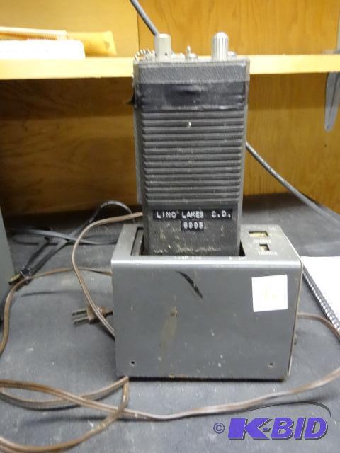lot 70 image: Portable 2 Way Radio with Base Charger, Miniv...