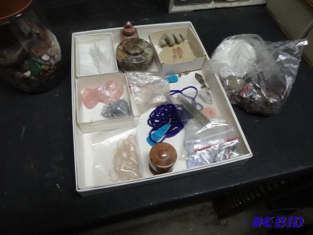 lot 87 image: Misc Stones and Jewelry...