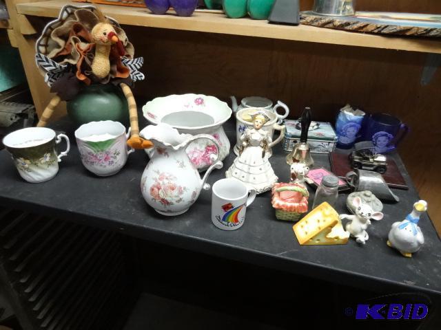 lot 98 image: Misc China Pieces, Salt and Pepper Shakers, S...