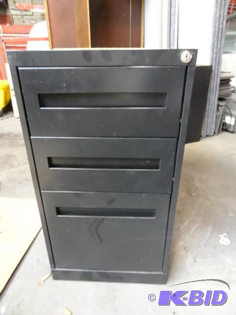 3 drawer metal ped. 15 x 24 x 28...