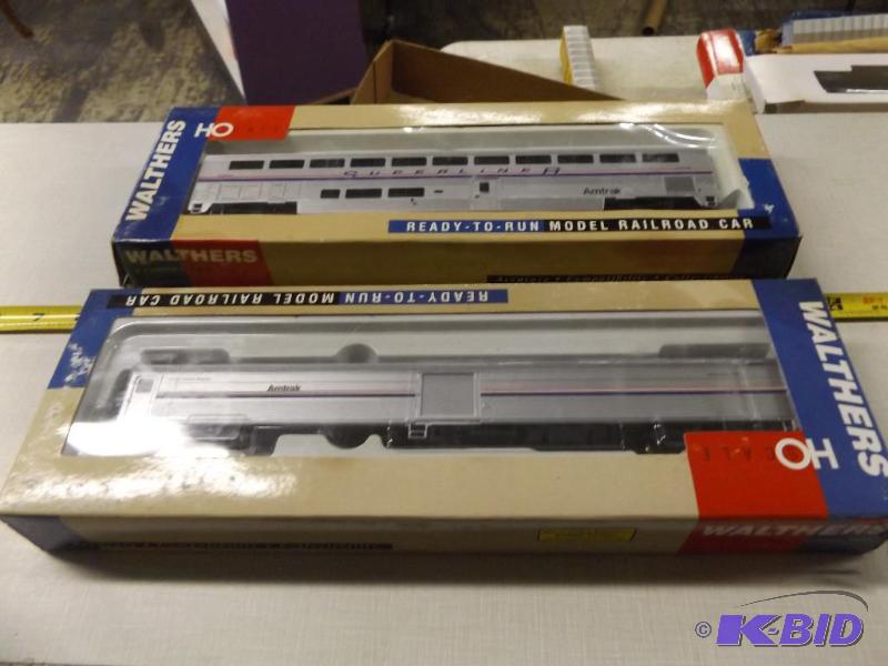 Walthers Amtrak&nbsp Baggage Car and Coach C...