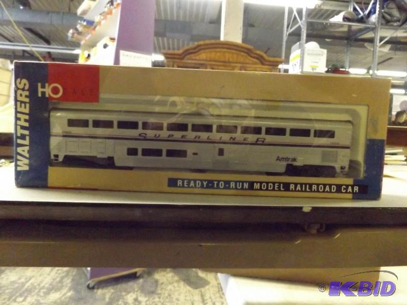 Walthers Amtrak Superline II Coach Car, in bo...