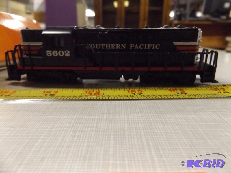 Southern Pacific Engine GP-9, 1998 Lionel LLC...
