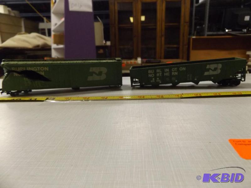 2 Burlington Northern Rail Cars, missing whee...