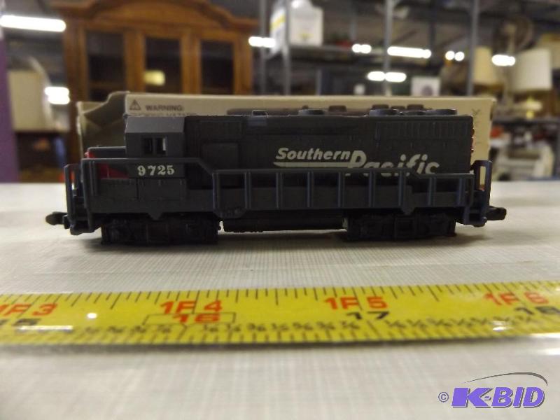 Southern Pacific Locomotive #9725, in box...