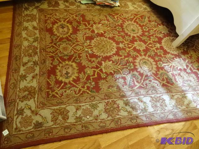 lot 22 image: 94 x 61 area rug...