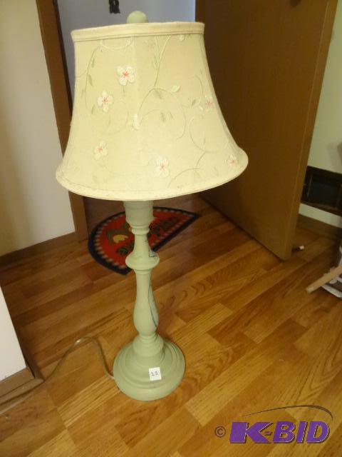 lot 25 image: 31" desk lamp...