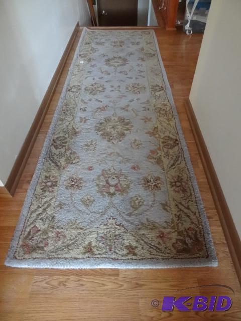 lot 26 image: 96 x 30 carpet runner...