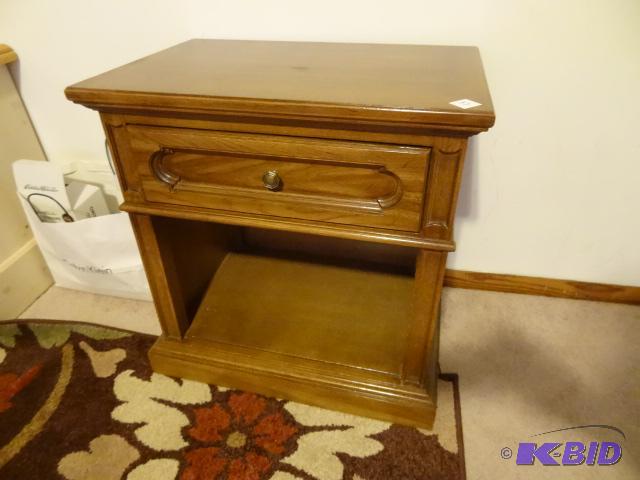 lot 37 image: Wood night stand. 1 drawer. 24 x 16 x 25...