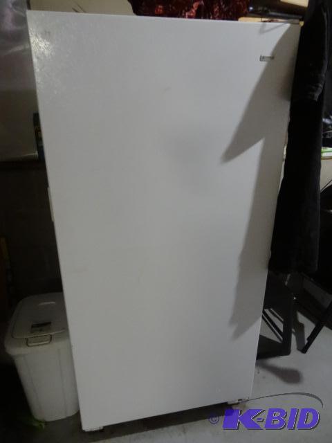 lot 38 image: Kenmore upright freezer. Model 253.9284014. P...