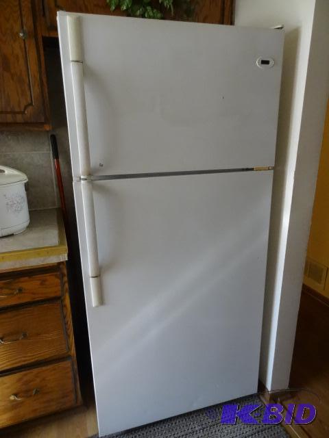 lot 50 image: Frigidaire model FRT21PRC fridge freezer. Wor...