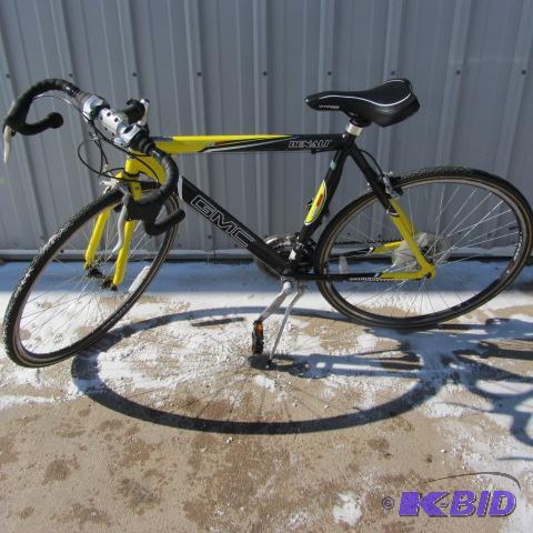 lot 15 image: GMC Denali Road Bicycle