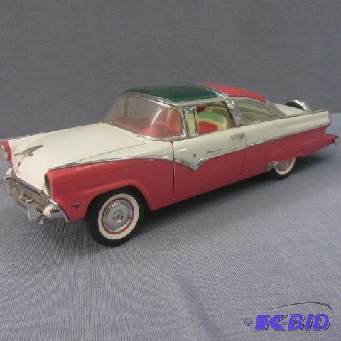 lot 59 image: Ford 1955 Fairlane Crown Vic
