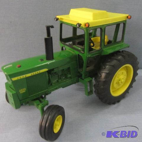 lot 64 image: John Deere 4620 Tractor