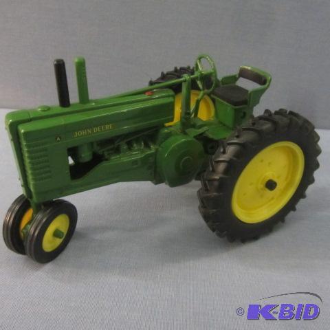 lot 65 image: John Deere A Tractor