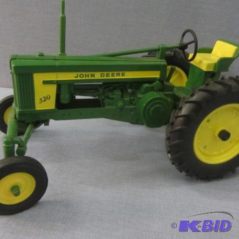 lot 67 image: John Deere 520 Tractor