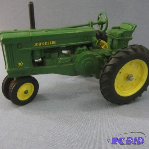 lot 69 image: John Deere 70 Tractor